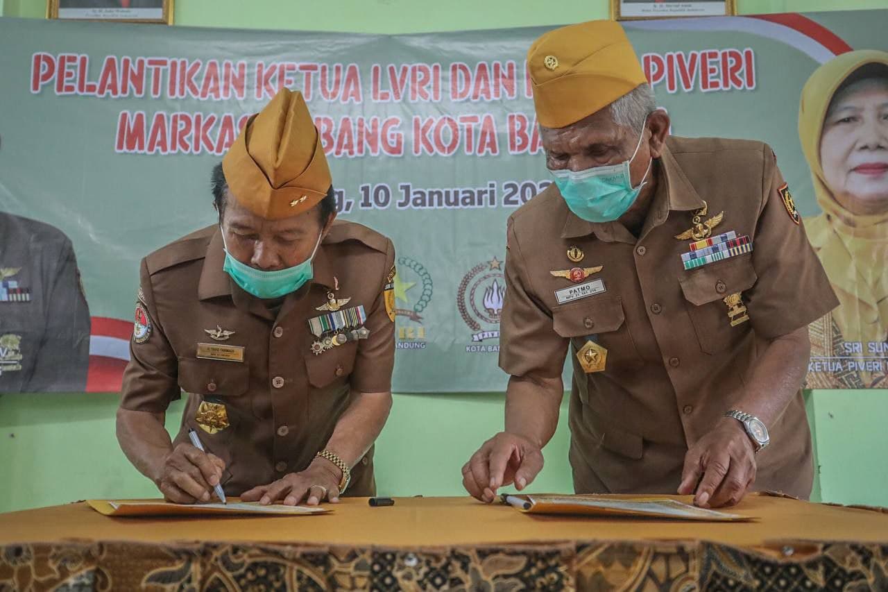Pelaksana Tugas (Plt) Wali Kota Bandung, Yana Mulyana menilai Legiun Veteran Republik Indonesia (LVRI) merupakan wadah dan tempat berproses para Veteran pejuang. Foto: Humas Kota Bandung.