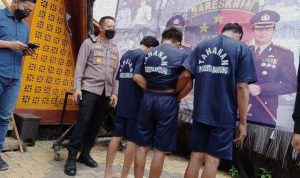 Tiga Pemuda Aniaya Tukang Parkir Hingga Tewas Diduga salah sasaran, tiga orang pemuda di Kabupaten Bandung melakukan penganiayaan terhadap tukang parkir sampai tewas. Foto: Instagram @infotisoreang.