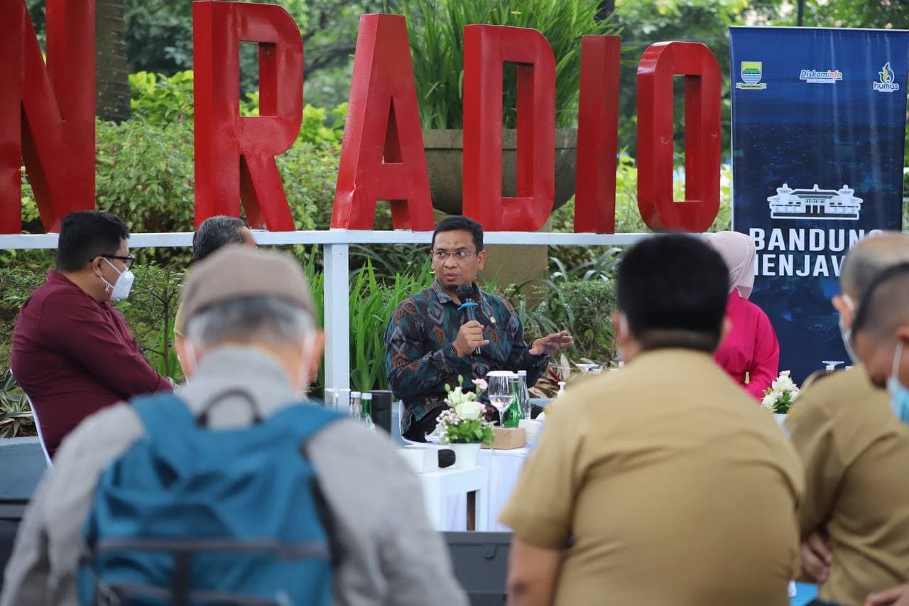Ketua DPRD Kota Bandung Tedy Rusmawan meminta Pemerintah Kota Bandung mengefektifkan fungsi komunikasi dan koordinasi kepada aparat kewilayahan agar program dan rencana kerja tersampaikan ke masyarakat. Foto: Humas DPRD Kota Bandung.