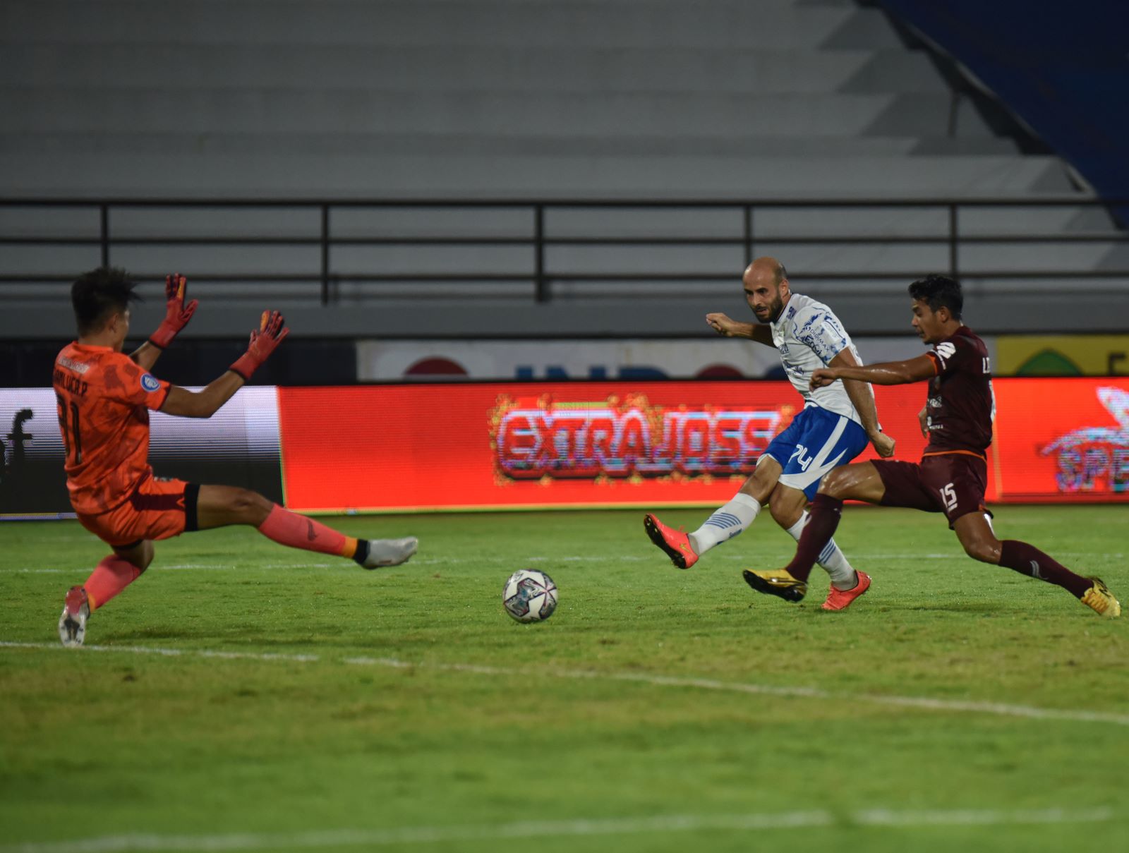 Persib Bandung meraih kemenangan 1-0 atas Borneo FC pada pertandingan pekan ke-20 Liga 1 2021/2022 di Stadion Kapten I Wayan Dipta, Gianyar, Bali, Selasa (18/1/2022). Foto: Persib Bandung.