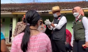 Ridwan Kamil Minta Wali Kota Sukabumi Antisipasi Banjir Susulan Kang Emil meminta Wali Kota Sukabumi untuk waspada menyiapkan berbagai antisipasi. Mengingat hujan akan kembali mengguyur wilayah Jabar. Foto: Humas Jabar.