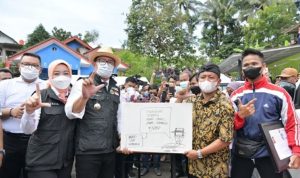 Ridwan Kamil Buka Launching Obyek Wisata Ciamis Gubernur Jawa Barat Ridwan Kamil meresmikan obyek wisata Situwangi hasil revitalisasi, di Desa Winduraja, Kecamatan Kawali, Kabupaten Ciamis, Sabtu (19/2/2022). Foto: Humas Jabar.