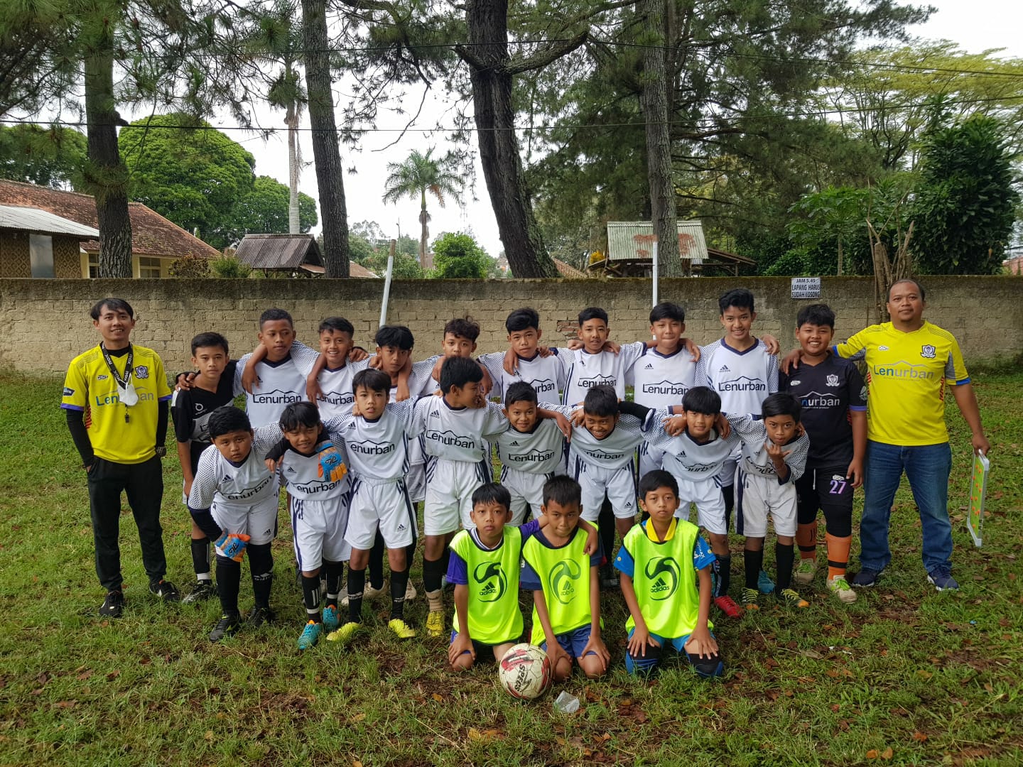 Klub Sepakbola LEN Urban FC menggelar kompetisi sepakbola di bawah 13 tahun (U-13) di Stadion Guruminda Sespim Polri, Lembang, Minggu (6/2/2022). Foto: Istimewa.
