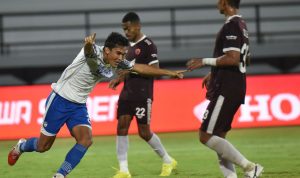 Persib Bandung meraih kemenangan 2-0 atas PSM Makassar pada laga tunda pekan ke-22 Liga 12021/2022 di Stadion Kapten I Wayan Dipta Gianyar, Bali, Selasa (22/2/2022). Foto: Persib Bandung.