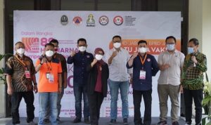 Pemda Provinsi Jawa Barat turut menyukseskan kegiatan Vaksinasi Massal dalam rangka peringatan Hari Penyiaran Nasional ke-89 di Kantor BPBD Jabar, Kota Bandung. Foto: Humas Jabar.