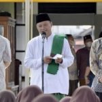 Wakil Gubernur Jawa Barat Uu Ruzhanul Ulum mendorong para guru sebagai tenaga pendidik untuk membangun hubungan yang baik dengan siswa/ siswi di sekolah. Foto: Humas Jabar.