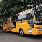 Total ada empat armada bus sekolah yang siap mengantar pelajar menuju sekolahnya. Bus sekolah ini bisa menjadi salah satu alternatif dalam mengurai kemacetan di Kota Bandung. Foto: Humas Kota Bandung.