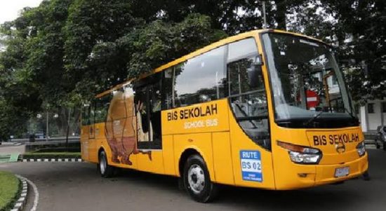 Total ada empat armada bus sekolah yang siap mengantar pelajar menuju sekolahnya. Bus sekolah ini bisa menjadi salah satu alternatif dalam mengurai kemacetan di Kota Bandung. Foto: Humas Kota Bandung.